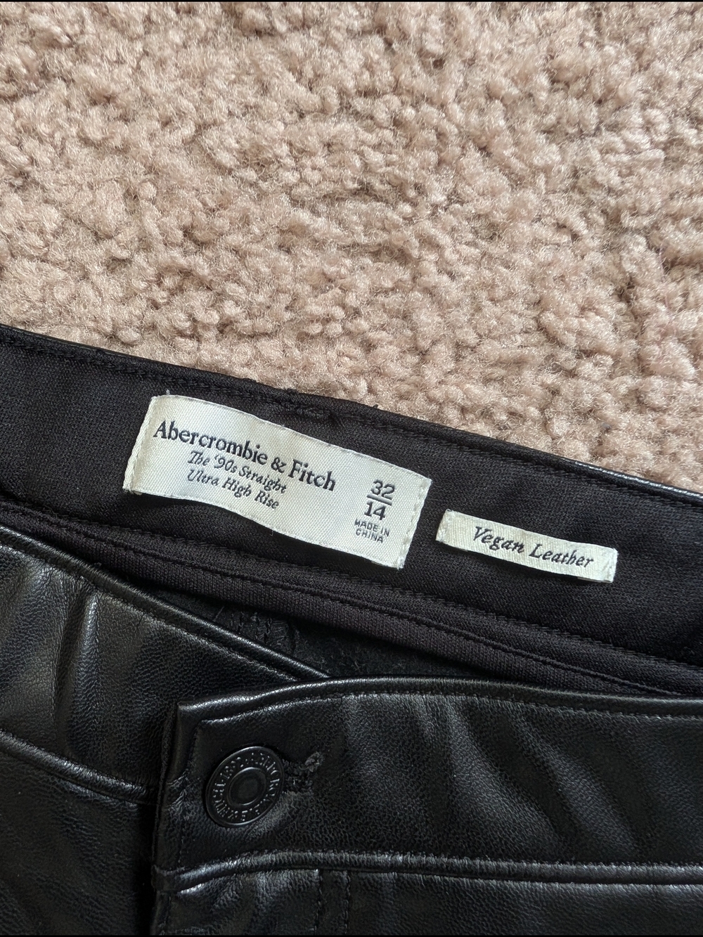 Abercrombie Cross Waist Vegan Leather Ultra High Rise 90s Straight Pants 32/14 - Picture 4 of 10